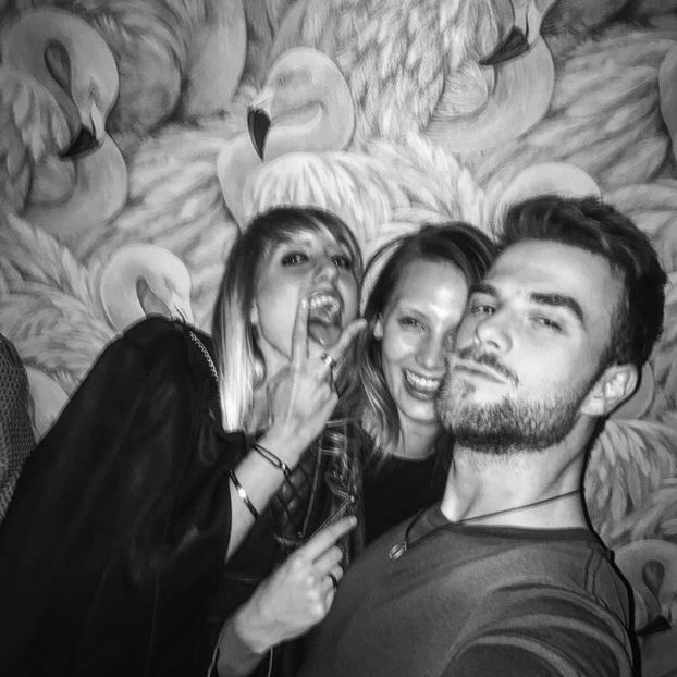 CvXQWAhWIAAqdS8 - nathaniel buzolic