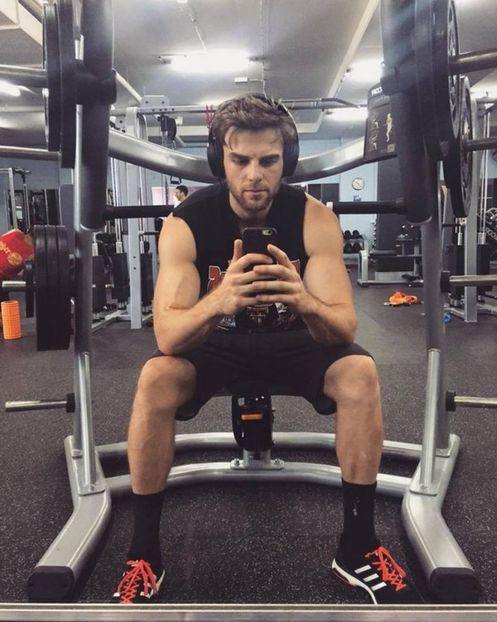 CWez3LKWsAA0Zub - nathaniel buzolic
