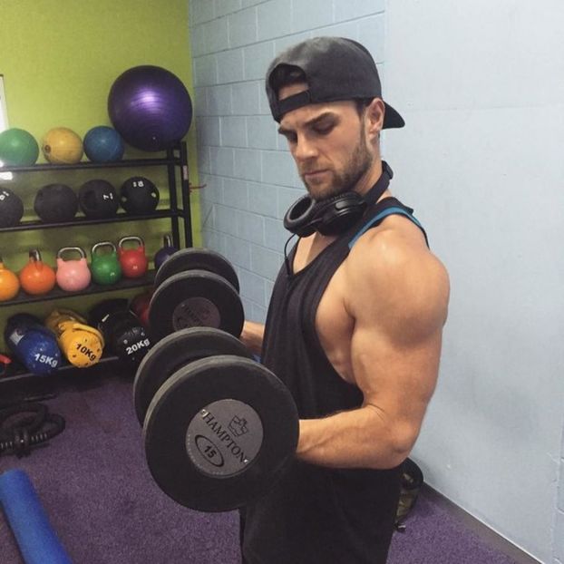 CWuHO75XAAAMi0p - nathaniel buzolic