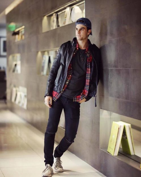 Cz2JPfFXEAAfUWY - nathaniel buzolic