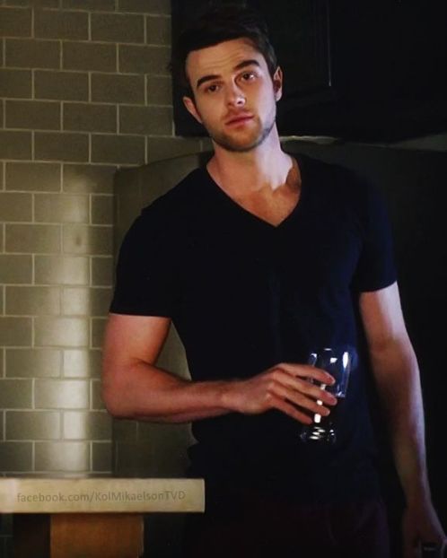 d1717ae2444b43f2f14e3d4afbe018dd - nathaniel buzolic