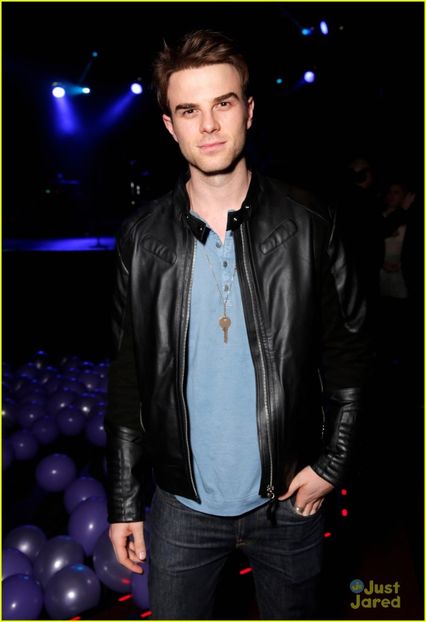 holland-roden-chris-zylka-just-jared-homecoming-dance-14 - nathaniel buzolic