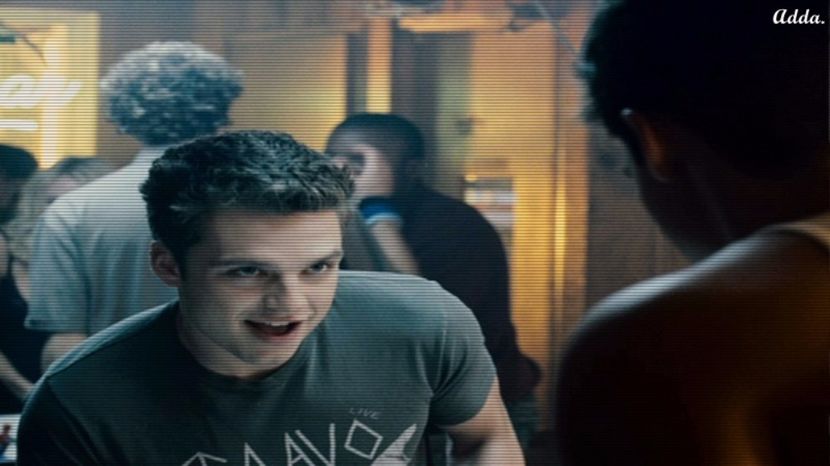 》 *aruncă foarfeca pe jos de nervi după ce mai rău își stricase blugii, când o aude își+ - 05 x you ll never be alone again