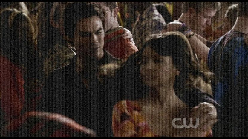 ━ După ce mai avansează câţiva m, o vede pe Amelia de la spate prin mulţime şi se mai calmează, - 05 x you ll never be alone again