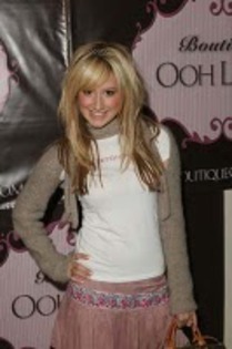 Ashley Tisdale-17