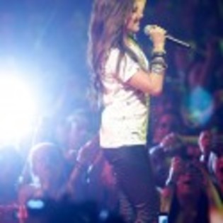 ashley-tisdale-concert16-125x125