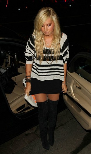 ashley-tisdale-vanessa-474x800 - ASHLEY TISDALE