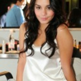 vanessa-hudgens-neutrogena6-125x125
