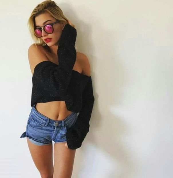 large (7) - hailey baldwin