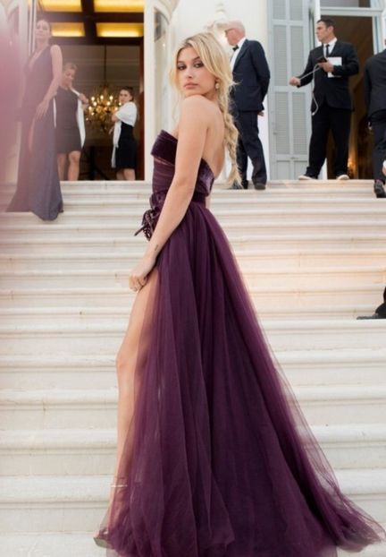large (12) - hailey baldwin