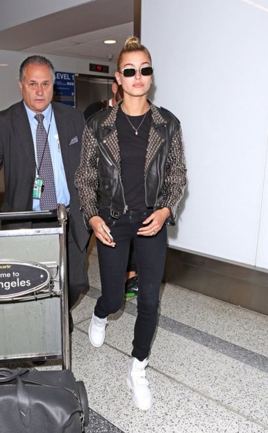 large (22) - hailey baldwin