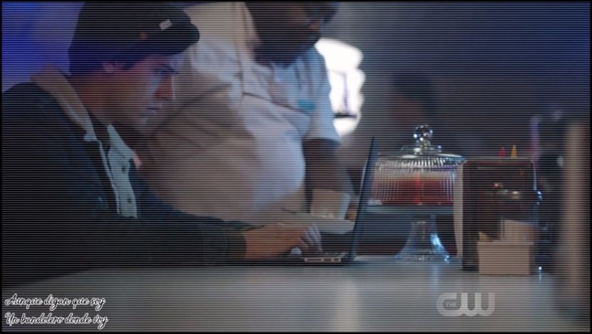 ◆. ❝Nu, e ok... poate are treabă. Încearcă de ceva timp să se împace cu un fost prieten, Alex, însă  - 05 x you ll never be alone again