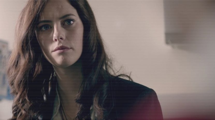 ×ʍɐɹɹıσɹ ☠ ¦   ¤se ridică dând cu capul de masă în timp ce făcea slalom printre picioarele ;+ - 05 x you ll never be alone again