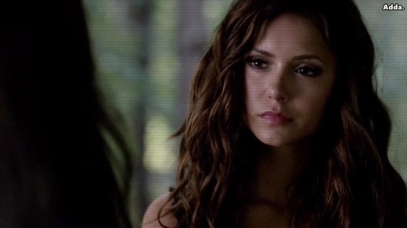 》 *când se ridică în picioare se uită la el, privindu-l fix, îi zâmbește slab apoi după ce+ - 05 x you ll never be alone again