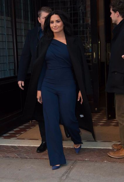  - x 2017 Leaving her hotel in New York - March 20