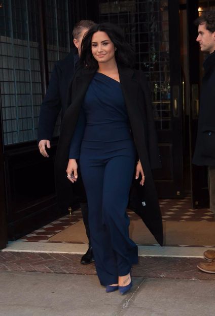  - x 2017 Leaving her hotel in New York - March 20