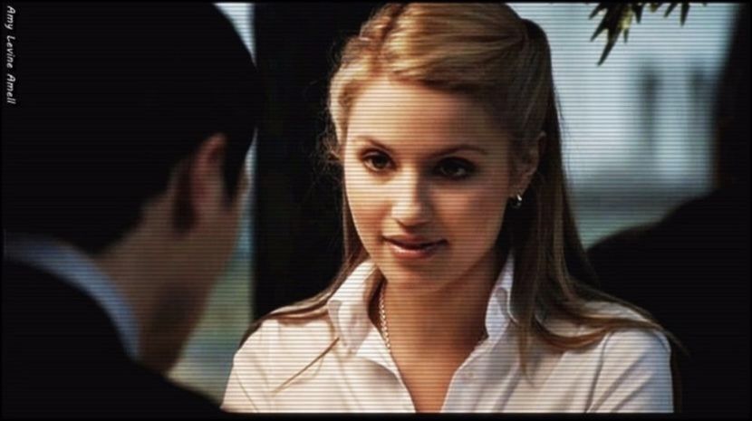 ✚ # era pe canapea si isi facea unghiile,ridica capul cand(click - 05 x you ll never be alone again