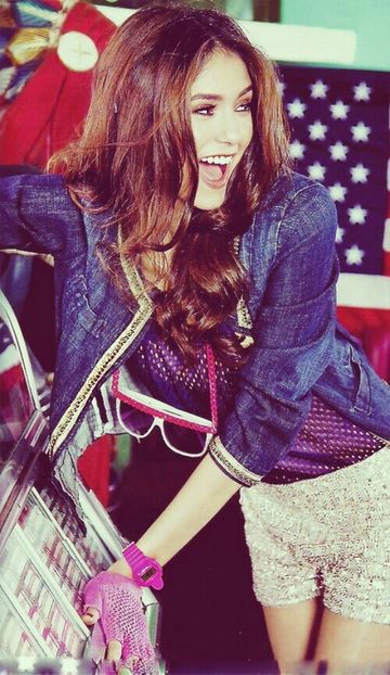large (75) - nina dobrev