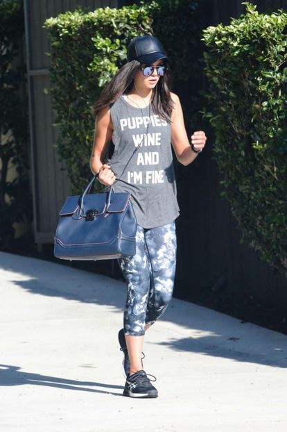 Nina-Dobrev--Leaving-the-Gym--17-662x993 - nina dobrev