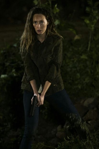 large (8) - alycia debnam