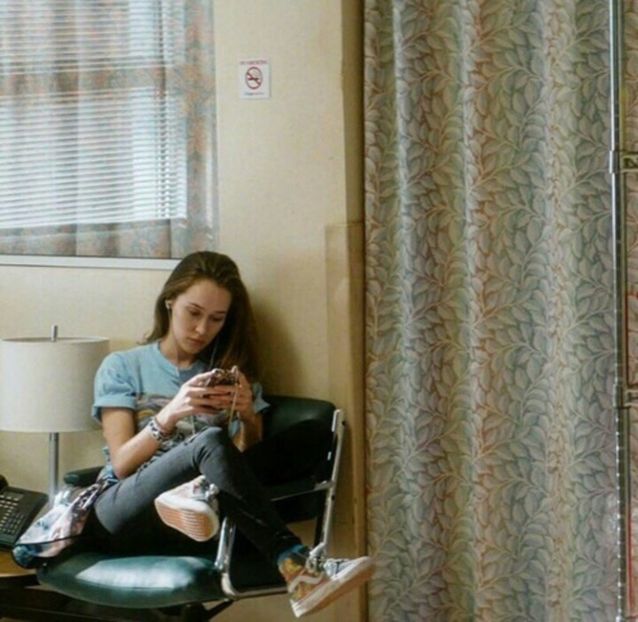 large (32) - alycia debnam