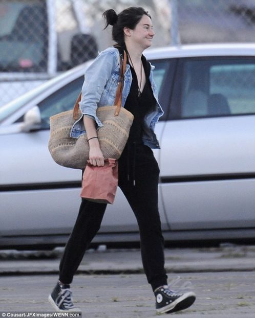 2f49af66ee2eee324cf2dfd87352028f - shailine woodley