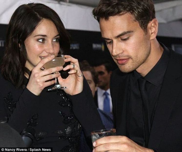CdjhaLhWEAA9bEV - shailine woodley