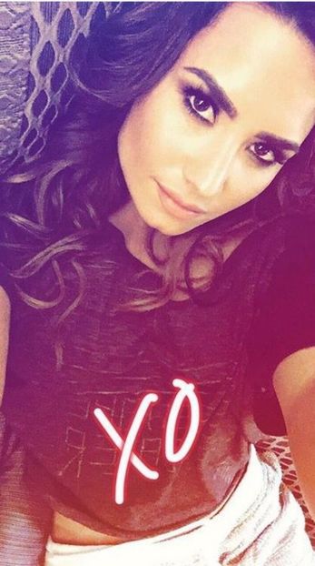 dbab7b30a4d142f66e0e52037e3aa733 - demi lovato