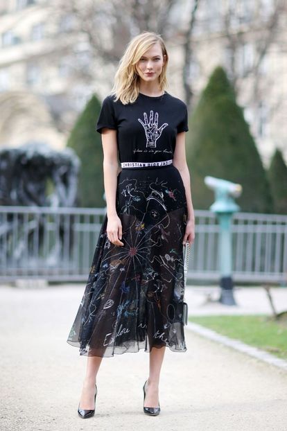 karlie-kloss-at-paris-fashion-week-christian-dior-show-3-3-2017-26 - karlie kross