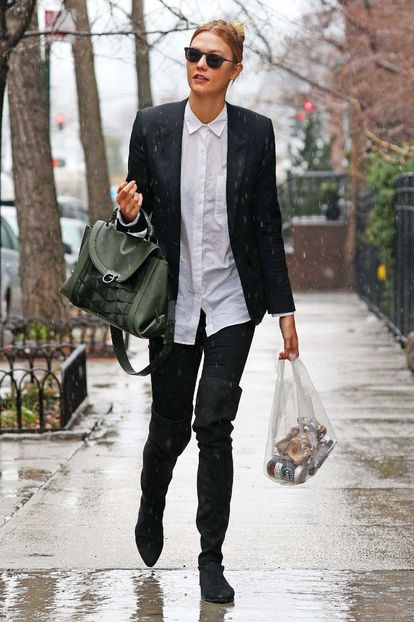 karlie-kloss-out-in-new-york-march-28-2017_129095403 - karlie kross