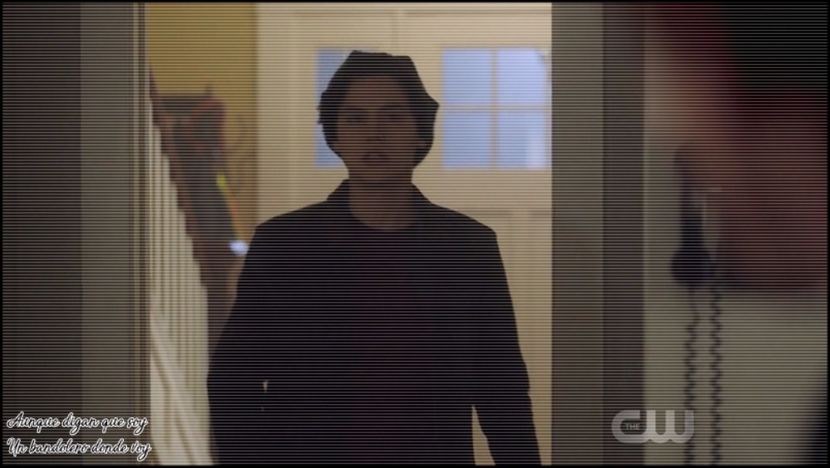 ◆. ¤vine pe la spatele ei fără intenţia de a o speria şi îşi aşează palmele pe umerii săi ;+ - 05 x you ll never be alone again