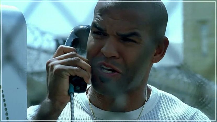 ∵∴ʷ͠ʳ͠ᵉ͠ᵃ͠ᵏ ͠ʰ͠ᵃ͠ᵛ͠ᵒ͠ᶜ͠ ❜☇ * era pe scaunul alăturat de Amelia, dar de pe celălalt șir, purtând - 05 x you ll never be alone again