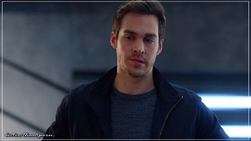 ∵∴ʷ͠ʳ͠ᵉ͠ᵃ͠ᵏ ͠ʰ͠ᵃ͠ᵛ͠ᵒ͠ᶜ͠ ❜☇ * Merge și-și ia un prosop cu care-și șterge sudoarea apoi își - 05 x you ll never be alone again