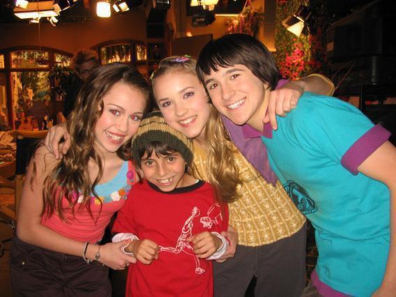 miley-cyrus_dot_com_hannahmontana-onset026 - miley poze ff rare