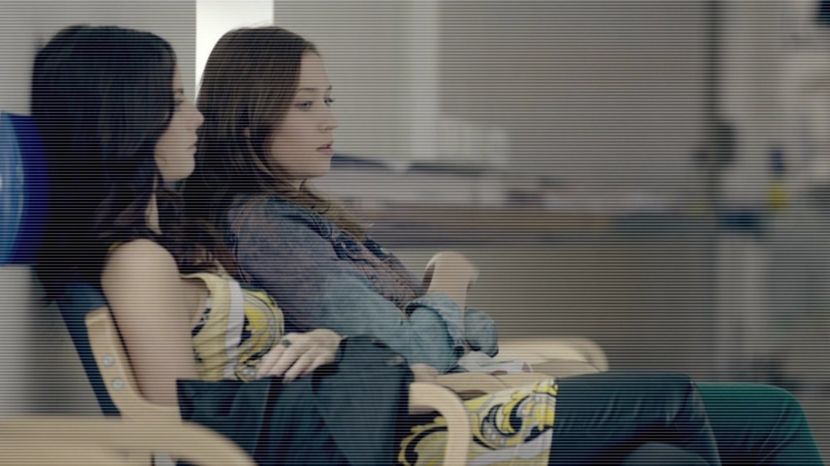 ×ʍɐɹɹıσɹ ☠ ¦   ¤urcă în avion şi se aşează pe locul de la geam, izolându-se total de conversaţia ;+ - 05 x you ll never be alone again