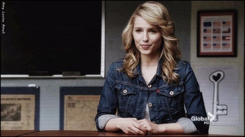 ✚ # ii raspunde la sarut si o ia spre scari pentru a cobori(click - 05 x you ll never be alone again