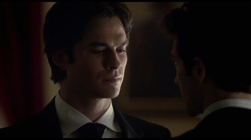 ━  Atunci când mesajul se încheie, coborând telefonul la nivelul la care îl ţinea înainte pentru a - 05 x you ll never be alone again