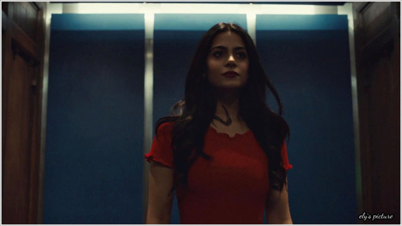 ✿ *aterizeaza si avionul in care era ea impreuna cu Oliver si Annie, se imbraca ei elegant + - 05 x you ll never be alone again