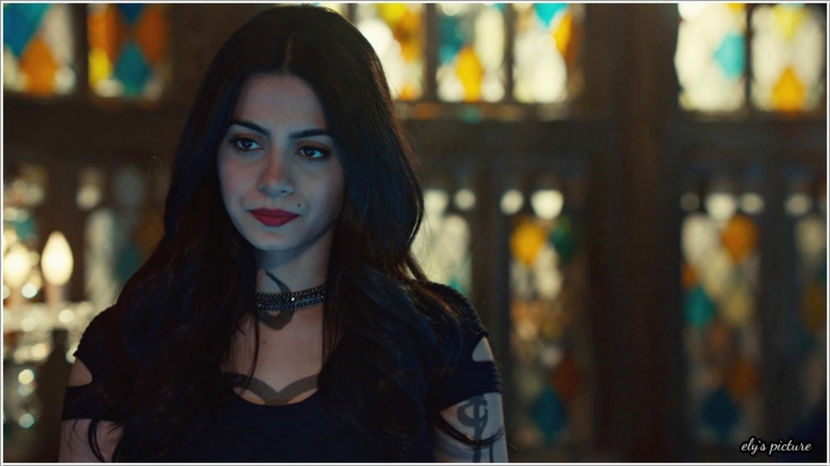 ✿*ii spune pe un ton ironic* Cum zici tu, domnule agent. Annie sa vorbim cu doctorii lui Oliver + - 05 x you ll never be alone again