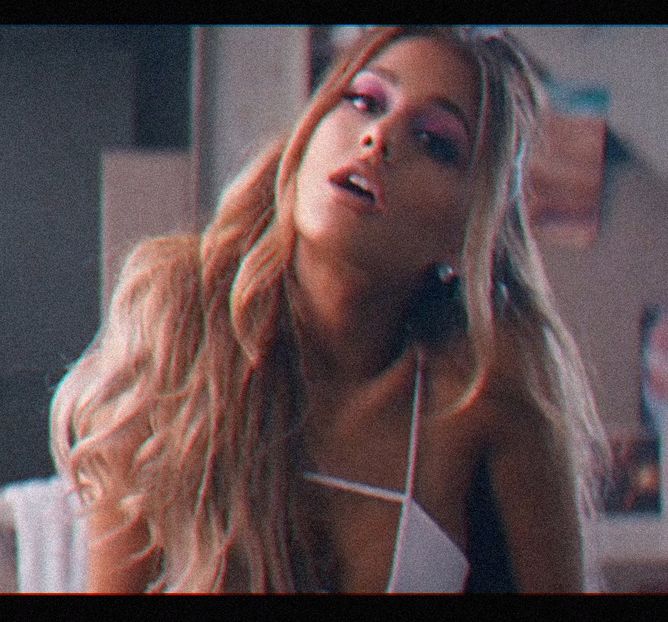 ◤harmless said Ariana Grande◢ - one more door