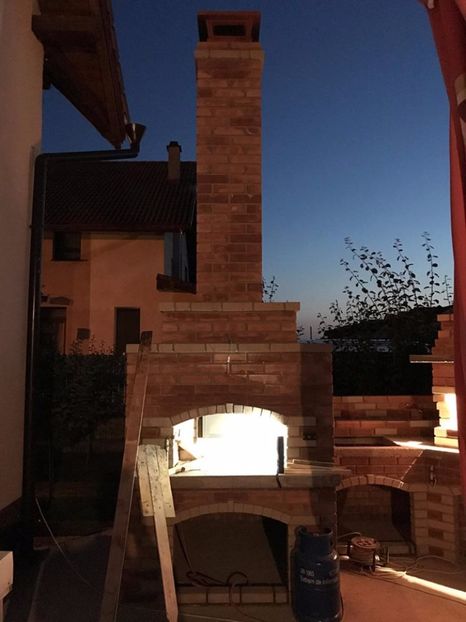 BV9 - MULTIFUNCTIONAL CU CUPTOR SI GRATAR LA BRASOV IZVOR