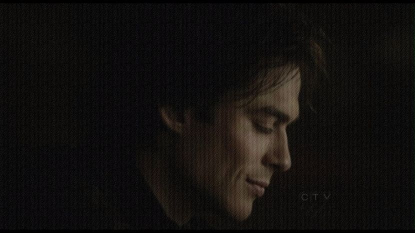 ━ Face câţiva paşi de la stânga la dreapta cu mâinile în buzunar, plictisit, rotindu-şi ocazional - 05 x you ll never be alone again