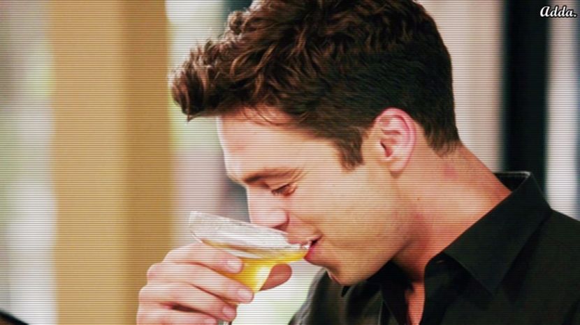 》*le este adusă pizza și zâmbește larg, o pune la mijloc și ia o felie în mână* Păi, merge+ - 06 x gonna end up behind bars