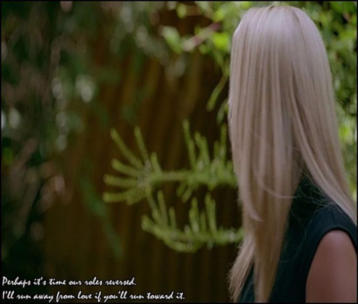 → (intră în casă şi se uită în jur) A sosit cea mai originală blondăăă!! Alooo.. nu, nimic? Ok. - 01 x welcome to mystic falls