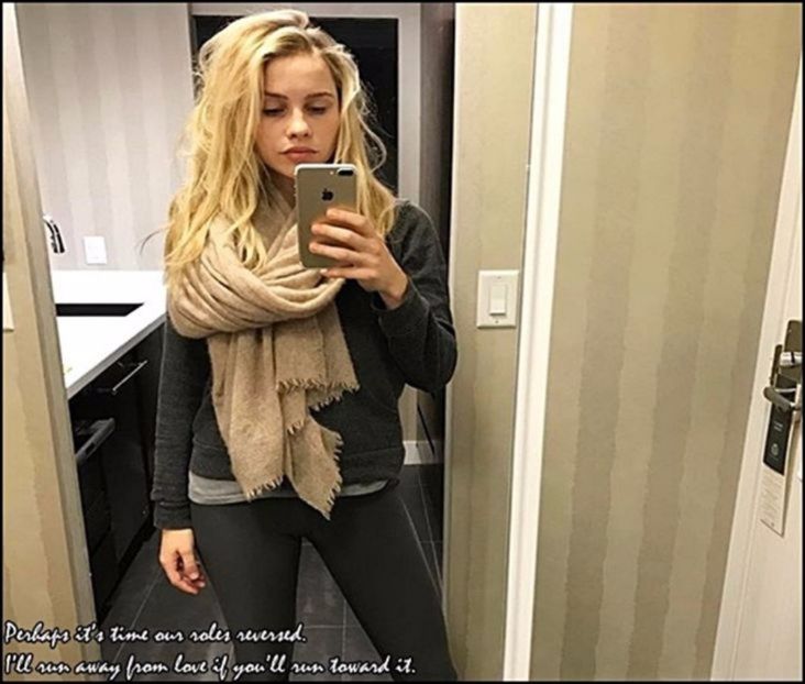 → Ştiu, ştiu, dar de acum tachineaz-o doar pe ea, ca să recupereze ce a cl. - 01 x welcome to mystic falls