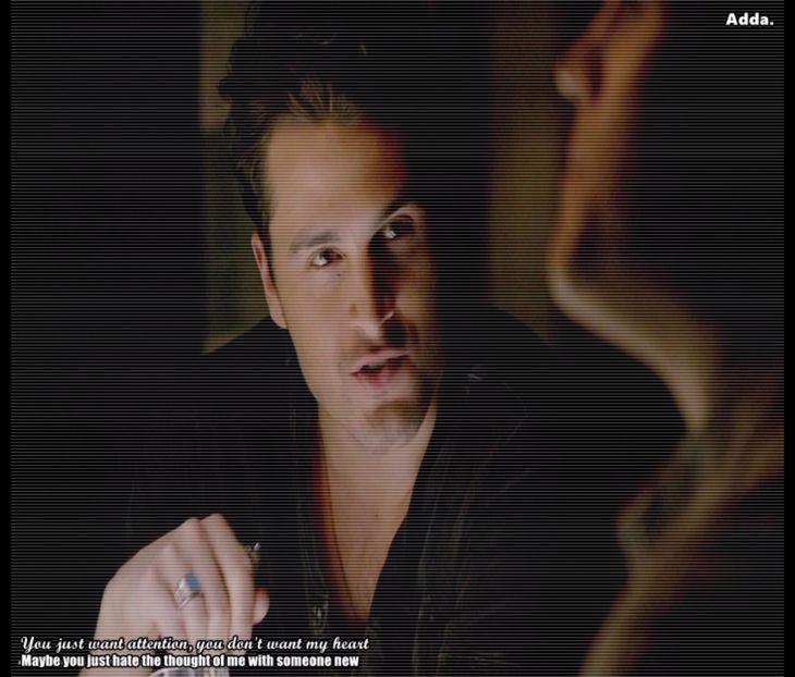 》*rânjește amuzat când vede reacția acesteia* N-am vrut să te sperii...*face o scurtă + - 01 x welcome to mystic falls