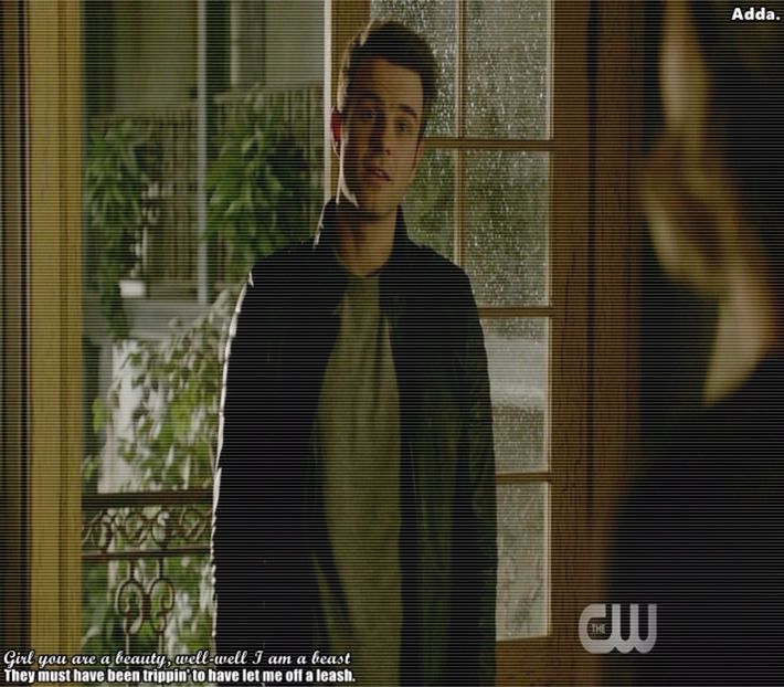 》*coboară de sus aranjându-și jacheta pe el* - 01 x welcome to mystic falls