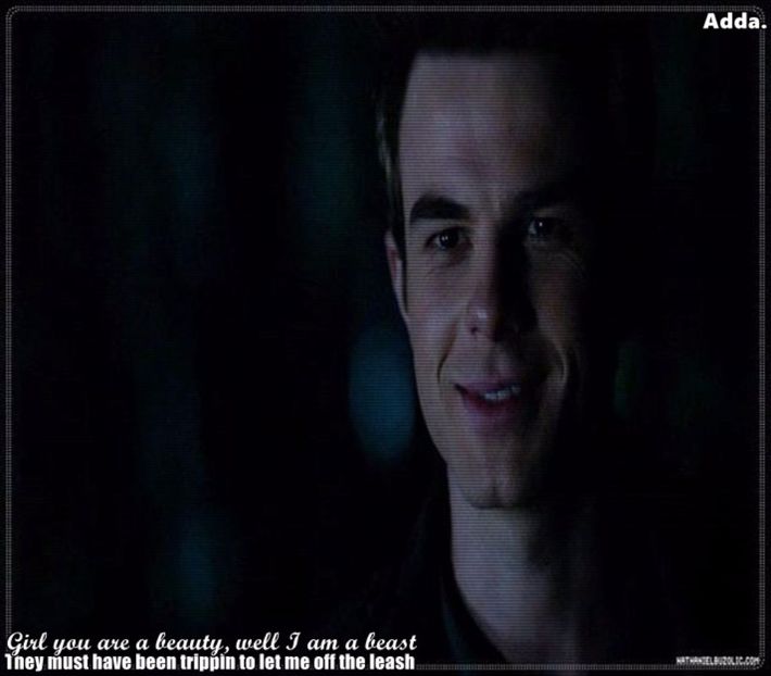 》Mergem și vom vedea noi cine cântă... *își aranjează gulerul rânjind* Păi el a venit după+ - 01 x welcome to mystic falls