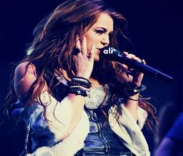 107275285_ZCRGMHR - 01 aconcert