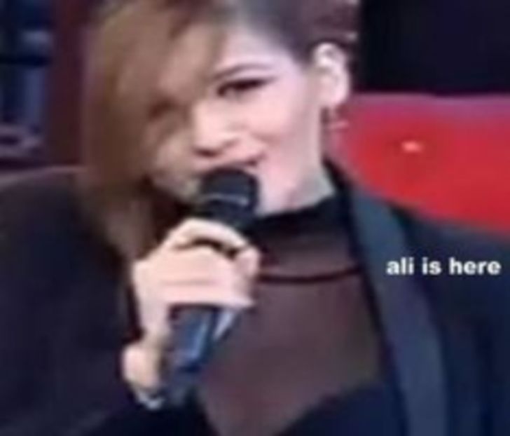 107373315_LHHVXIF3 - 01 aconcert